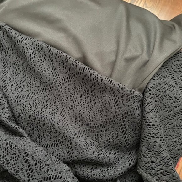 Emma & Michele Dress  - Black  - wide at the bottom - lace overlay  - size L - Picture 8 of 11